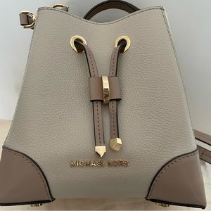 Michael kors small bucket bag